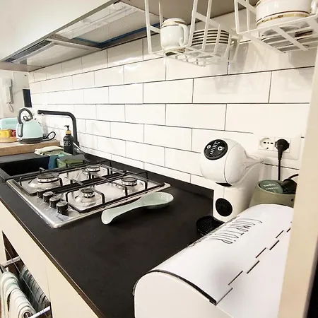 Vera Suite&apartment - Charming 3 Bedroom - 20min Walk From Colosseum Rome